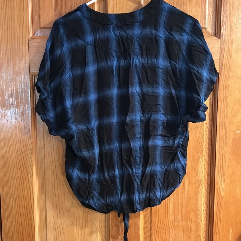 Olivaceous size small women’s plaid button down excellent used condition - Picture 4 of 4